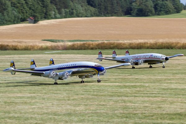 Modetrends der vergangenheit: welche klassiker feiern heute ein stilvolles revival?